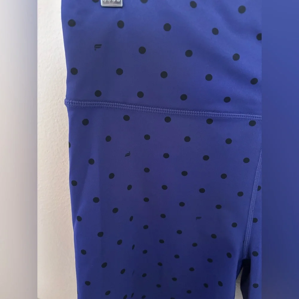 ✨Fabletics Ultracool Polka Dot Biker Shorts Size L - Picture 3 of 9